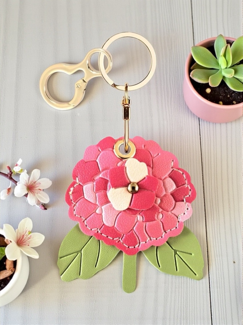 NWT Hydrangea Flower Leather Bag Charm & Hidden AirTag Holder Keychain